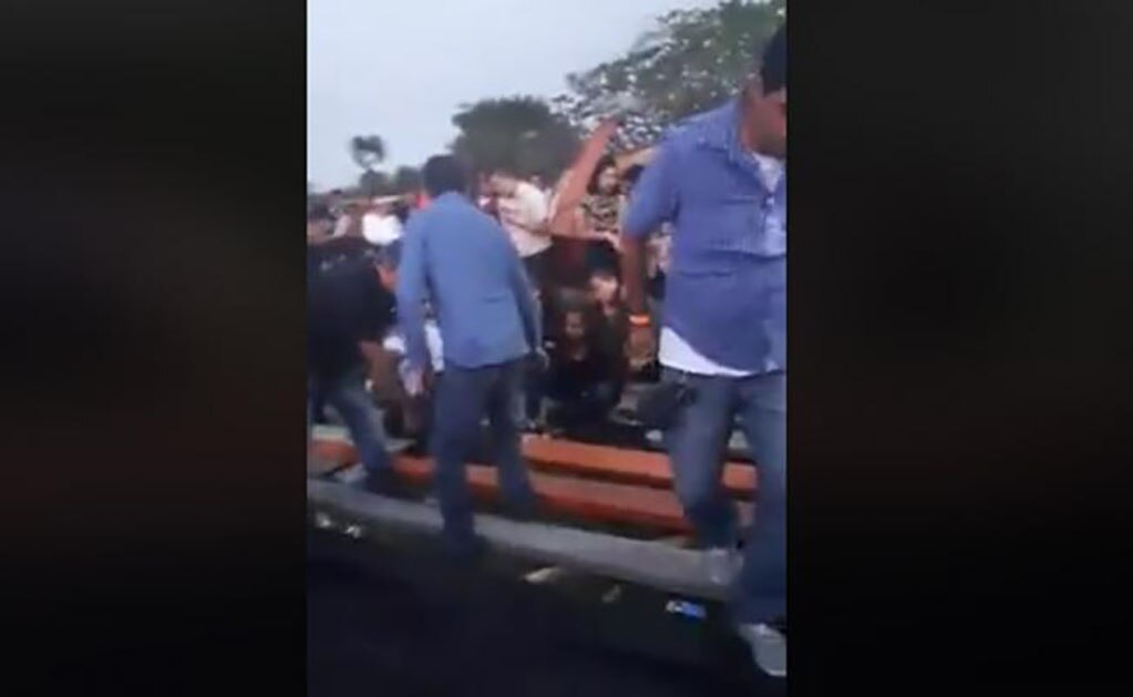 Colapsan gradas previo a concierto de Yuridia en Nayarit; hay 38 lesionados