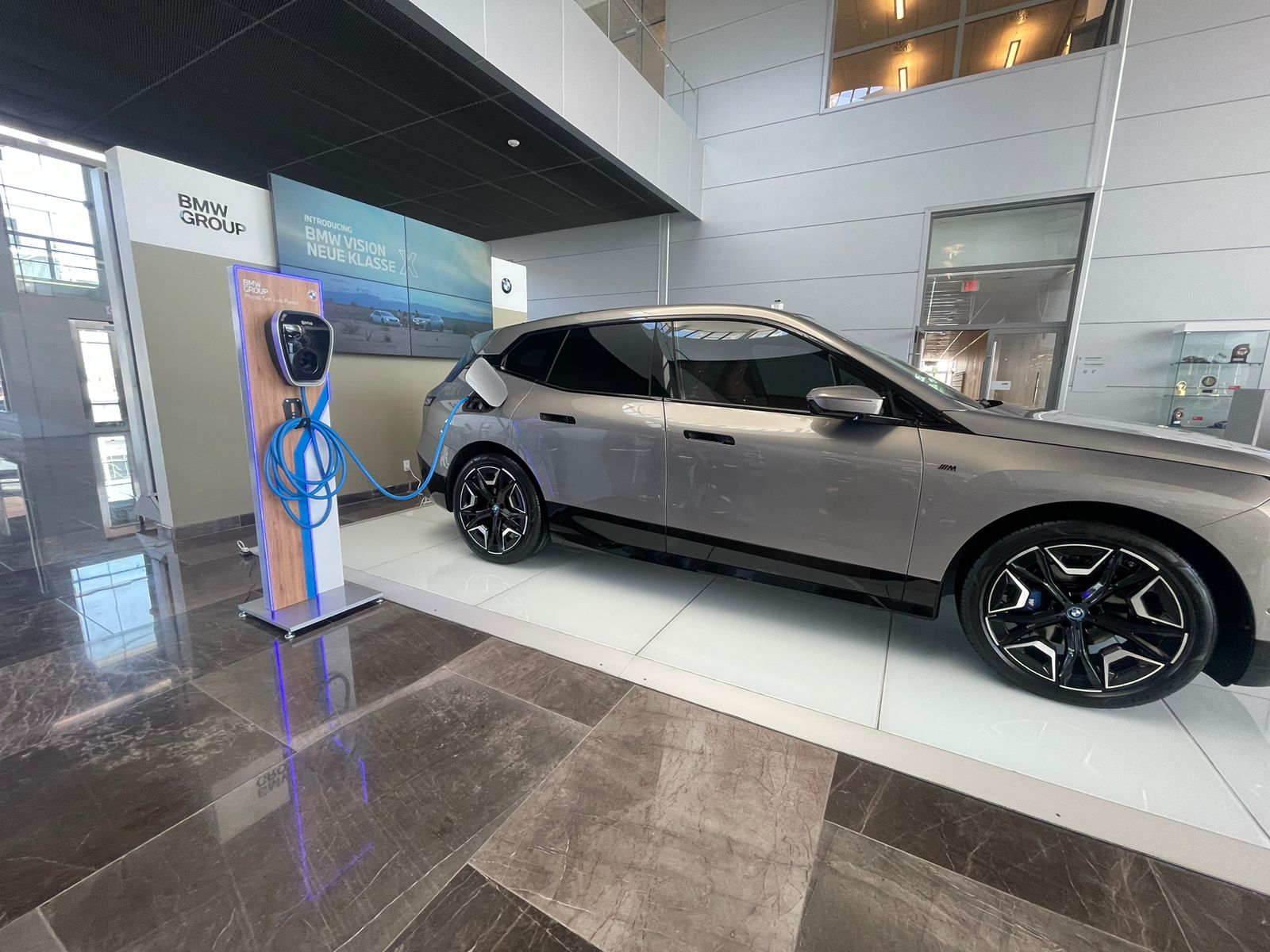 Inicia la era de la electromovilidad, BMW construye centro de producción de baterías en SLP