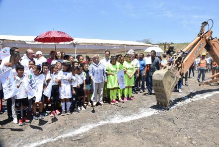 Arranca construcción de Unidad Deportiva para la Juventud en Axtla de Terrazas
