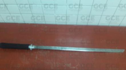 Detienen a hombre que deambulaba con enorme sable por calles de SLP