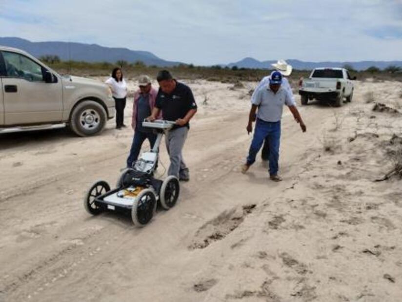 Sorprende a Guadalcázar grieta de medio kilómetro de longitud; geólogos de SLP ya investigan 