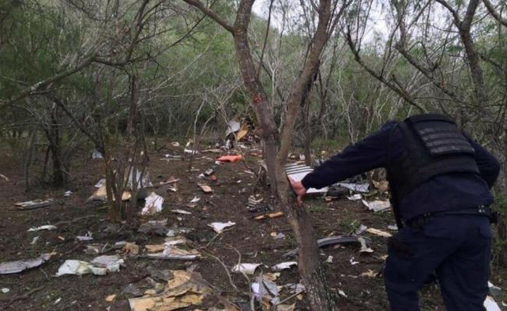 Con el impacto la aeronave se destrozó por completo, quedando sus partes dispersas entre el monte. FOTO: ESPECIAL