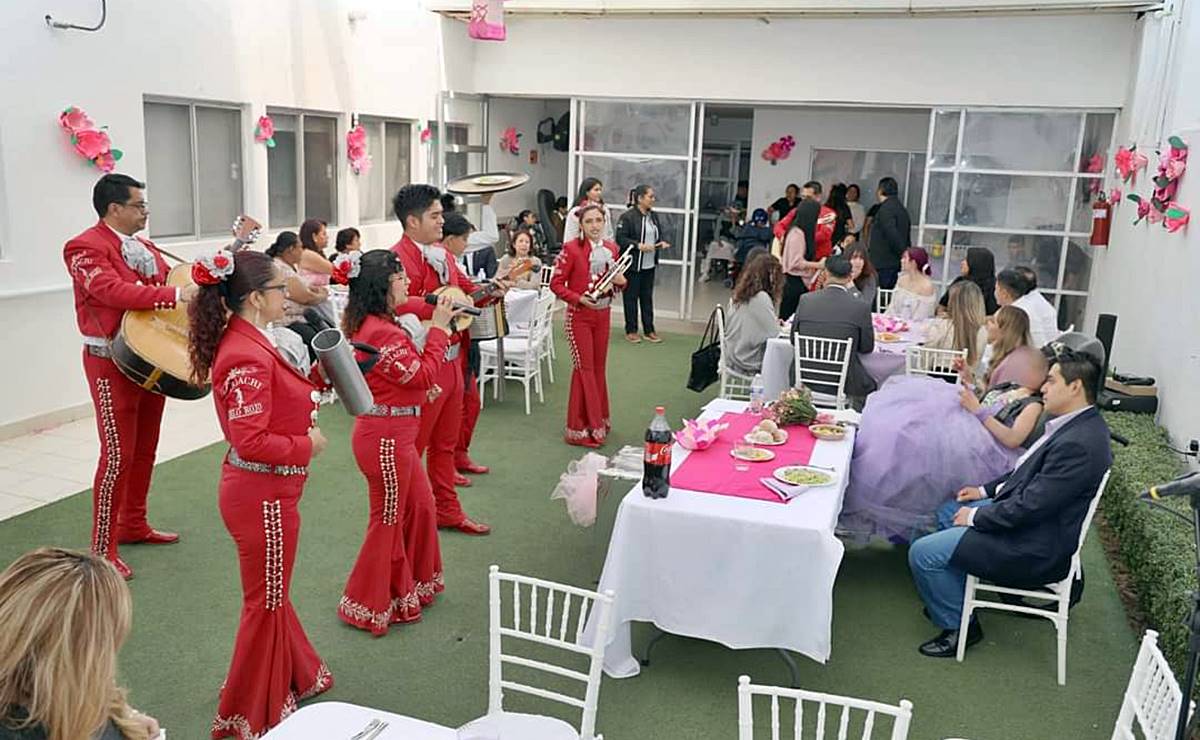 ¡Cumplen un sueño inclusivo! Lupita, una menor con discapacidad, se viste de princesa y festeja sus XV años en SLP