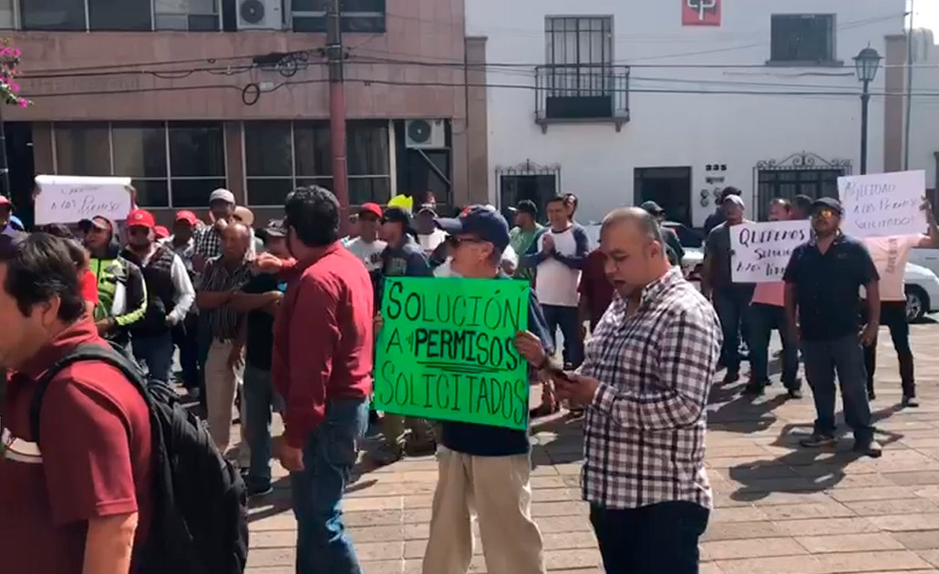 Transportistas irregulares piden frenar dictamen que persigue el pirataje de oficio