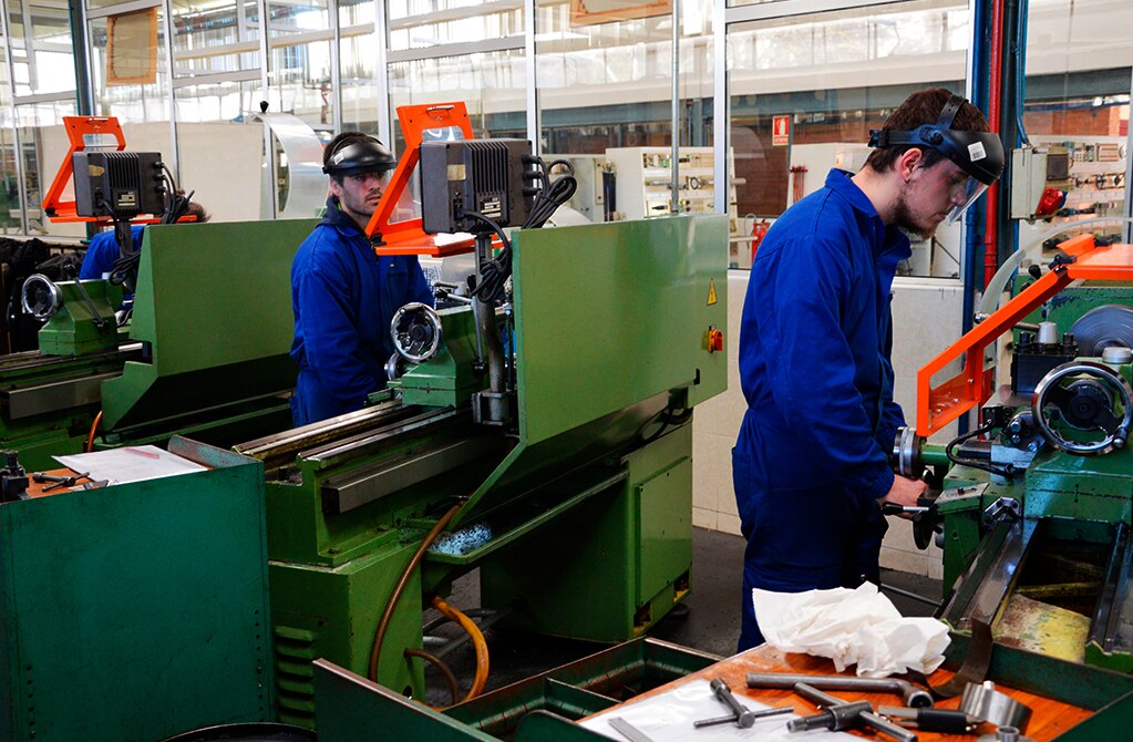 Centro de capacitación Martinrea gradúa a los 25 primeros matriceros 