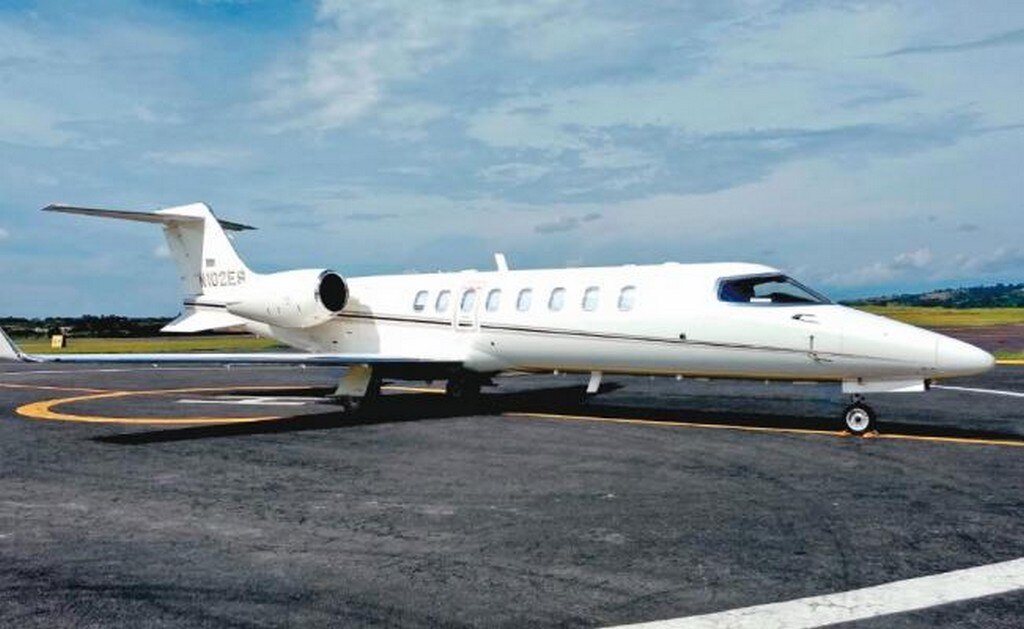 En la web del gobierno de Veracruz aparecen las imágenes de las aeronaves aseguradas a la gestión de Javier Duarte, entre las que está un LearJet 45XR. (CORTESÍA)