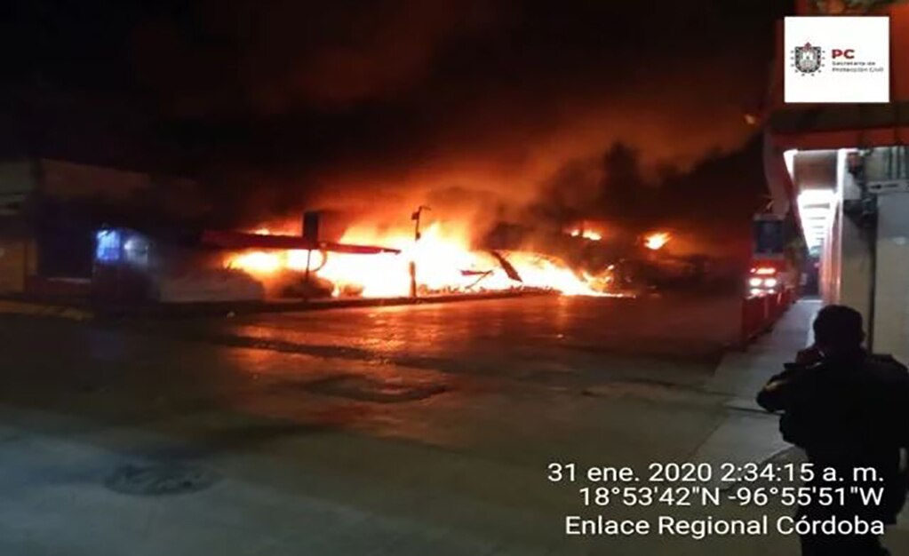 Mercado municipal de Córdoba se incendia