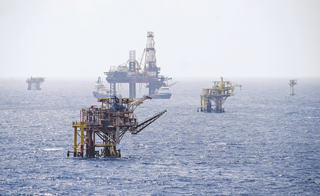 Hasta en altamar roban plataformas de Pemex