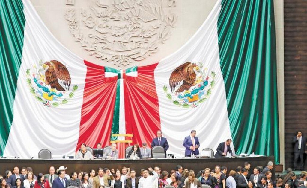  Primer mes legislativo cierra entre polémicas