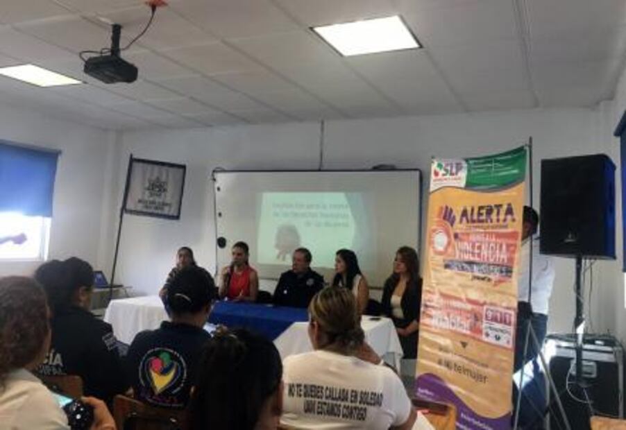Capacitan a policías en materia de violencia y teoría de género 