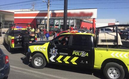 Rescatan a presunto ladrón de ser linchado en la Carretera 57 de SLP