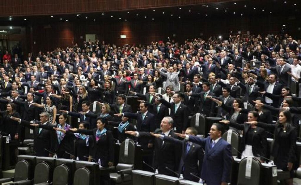 Diputados federales en su toma de protesta