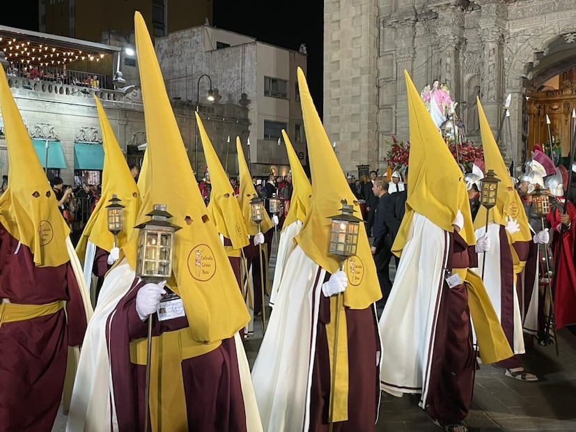 Para la cofradías, el luto por la muerte de Jesús es una muestra de fe