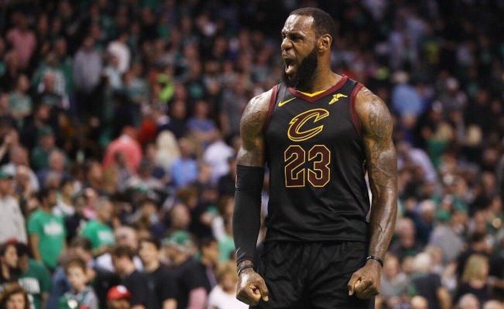 LeBron James firmará con los Lakers por cuatro años
