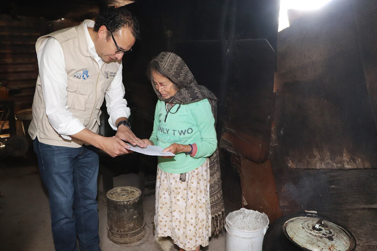 Entregan más de 800 apoyos en Escalerillas