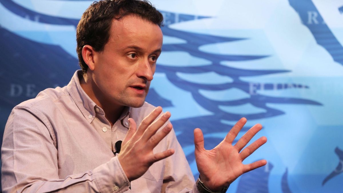 Parejas gay no deben adoptar: Mikel Arriola