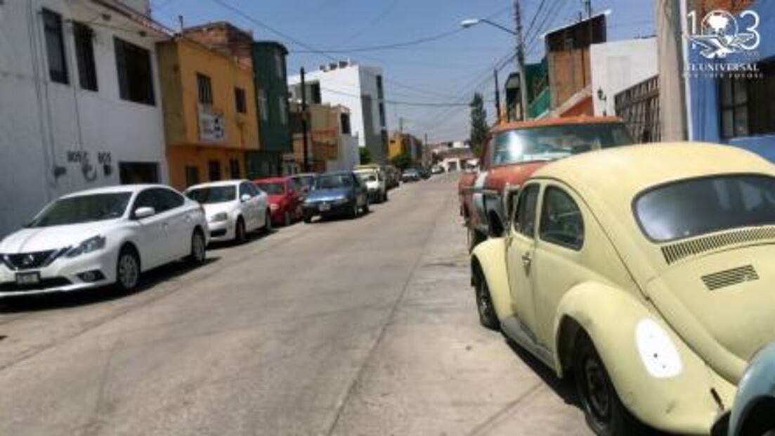 Taller mecánico se adueña de calle 