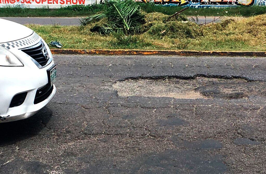 Avenida Industrias; “circulando en campo minado”