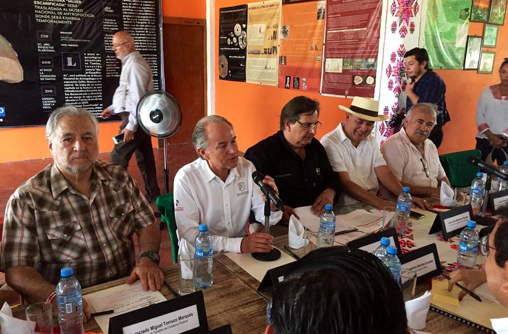 Aeropuerto podría construirse en Valles o Tamuín: Torruco