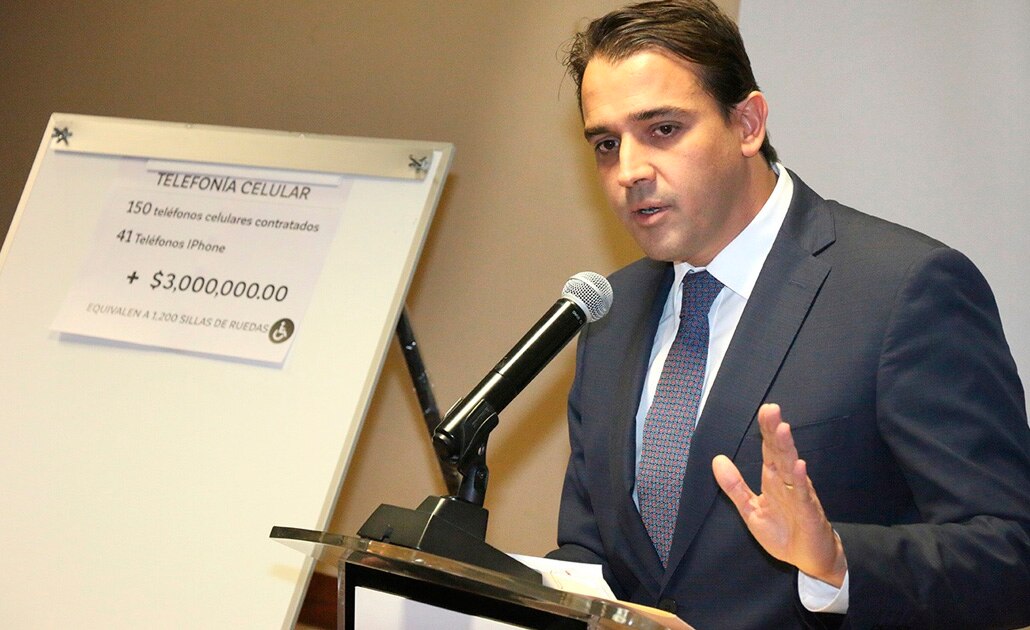 Ex funcionarios municipales comenzaron a devolver celulares