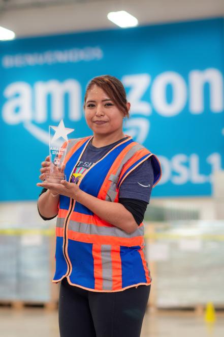 Zumba con causa, potosina es reconocida por Amazon por ayudar a través del baile