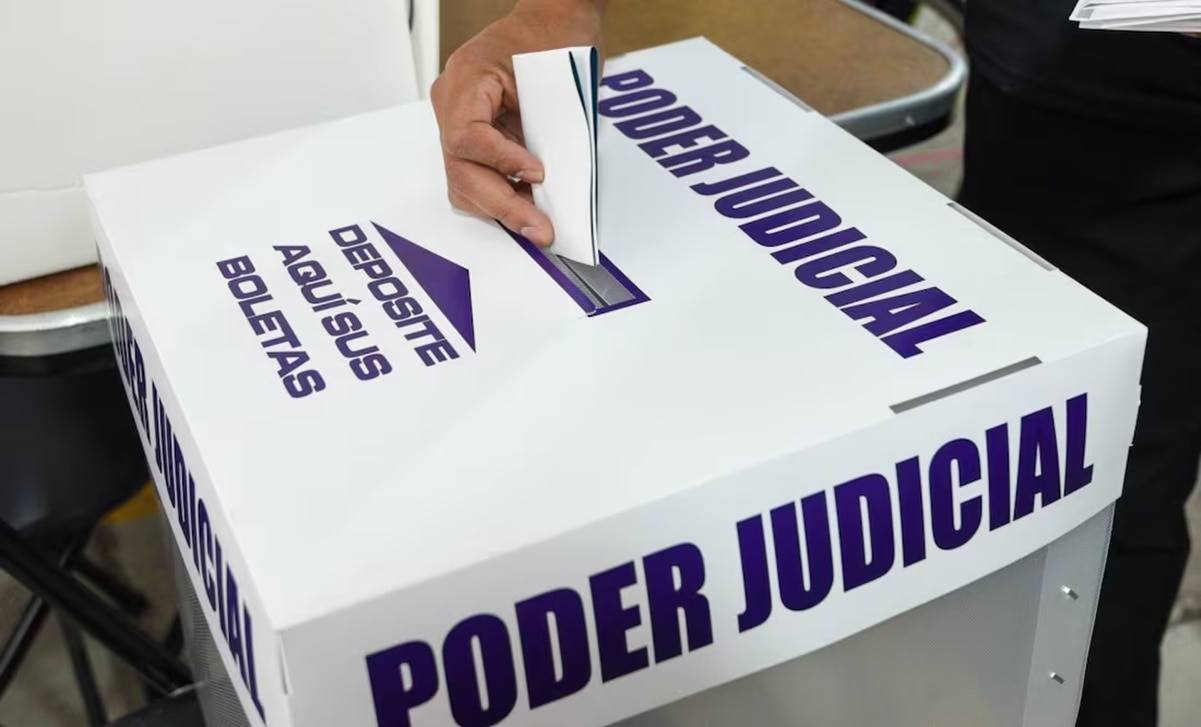 INE ordena abstenerse de distribuir acordeones para elección judicial; “una vergüenza para la democracia”, acusan