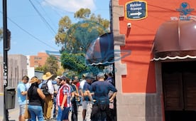 Negocios terminan clausurados por sobrecupo durante tradicional recorrido de los “siete bares” en la capital de SLP