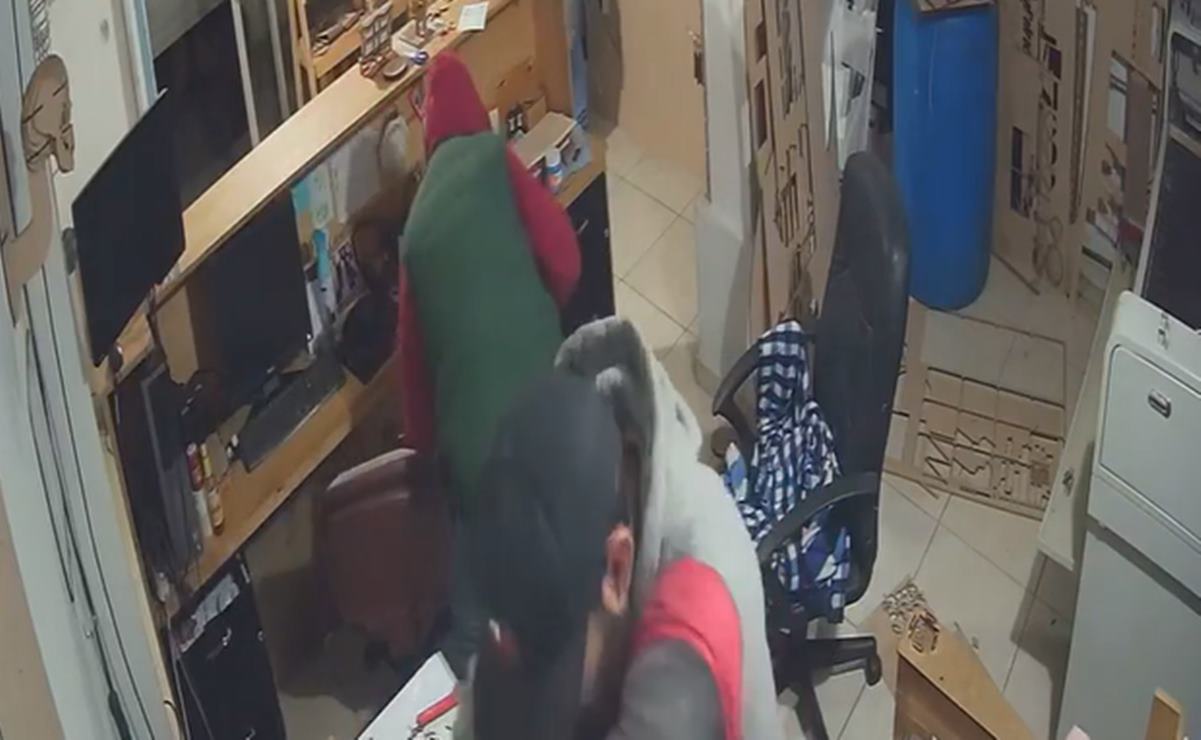 ¡Hasta el papel se llevaron! Captan en VIDEO robo a taller de diseño en SLP