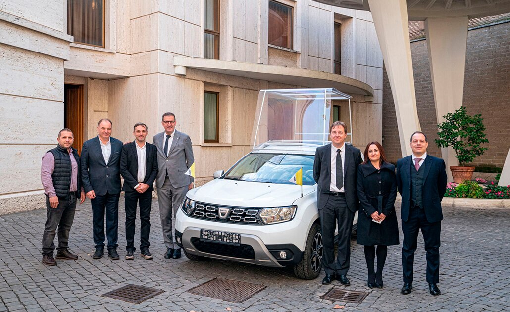 La Renault Duster es el nuevo papamóvil del Vaticano