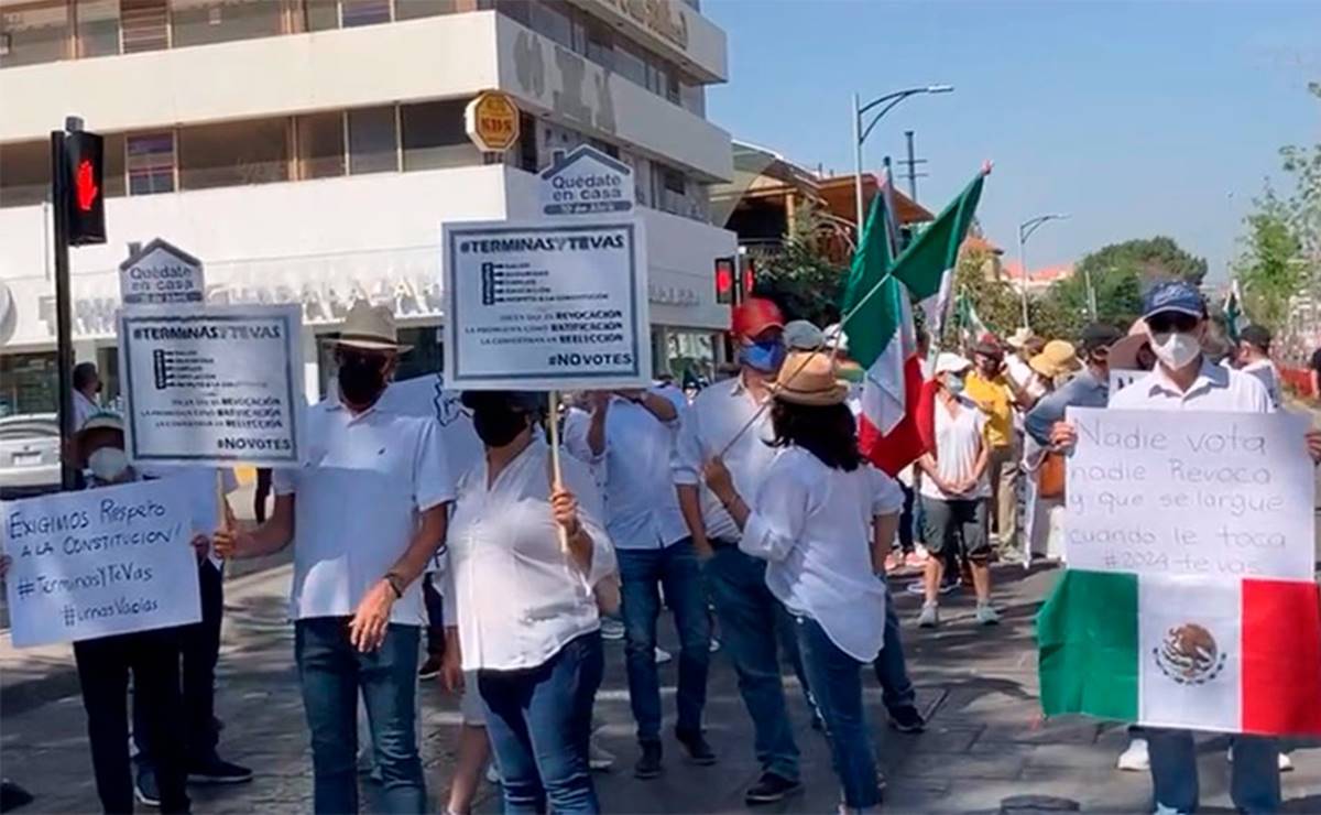 “Terminas y te vas”, gritan durante marcha contra la consulta de revocación de mandato en SLP