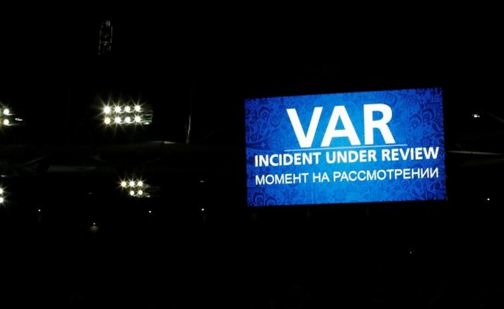 UEFA descarta uso del VAR para la Champions League