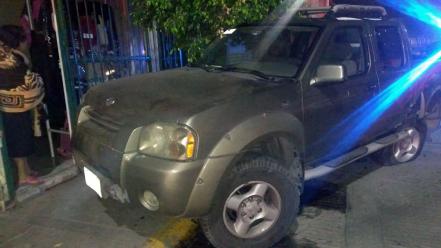 Mujer escapa en taxi tras ocasionar accidente