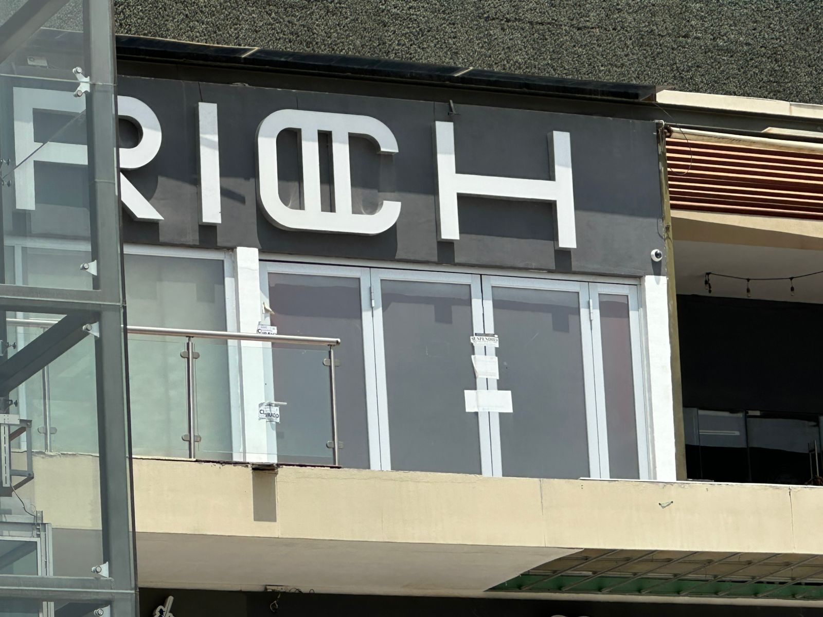 Jóvenes que asistían al antro Rich perdieron la vida tras caer en la plaza Alttus