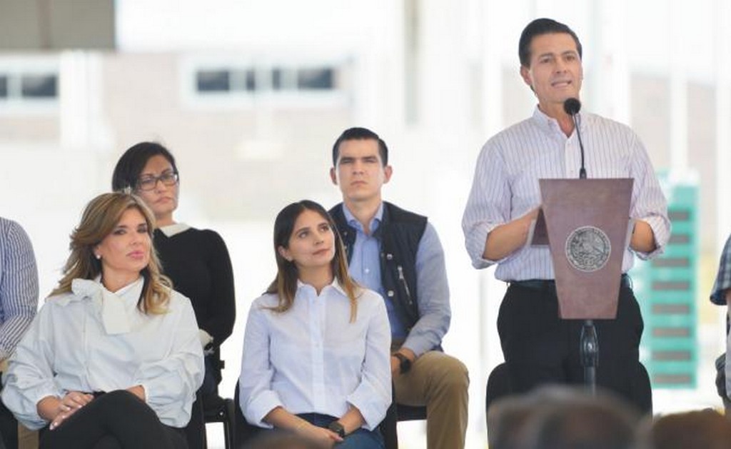  En su última gira nacional, EPN va a zona de "El Chapo"