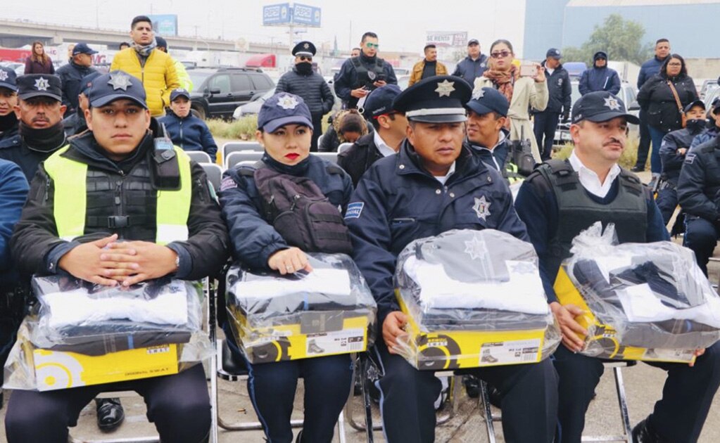   Entregan uniformes y vehículos a Policía Municipal