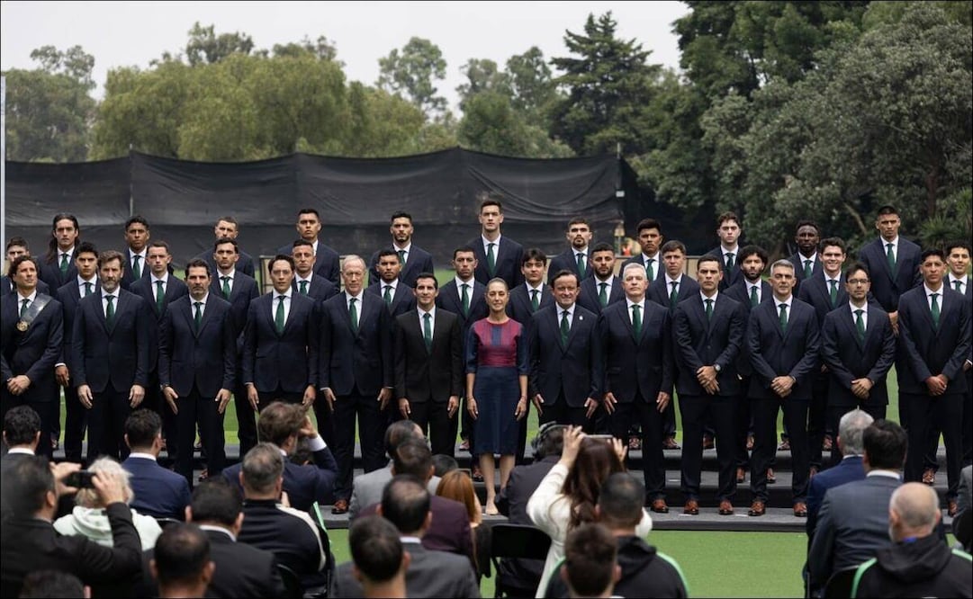 Claudia Sheinbaum abandera a la Selección Mexicana previo a su debut en la Copa del Mundo 2026: La patria confía / FOTO: Hugo Salvador - EL UNIVERSAL