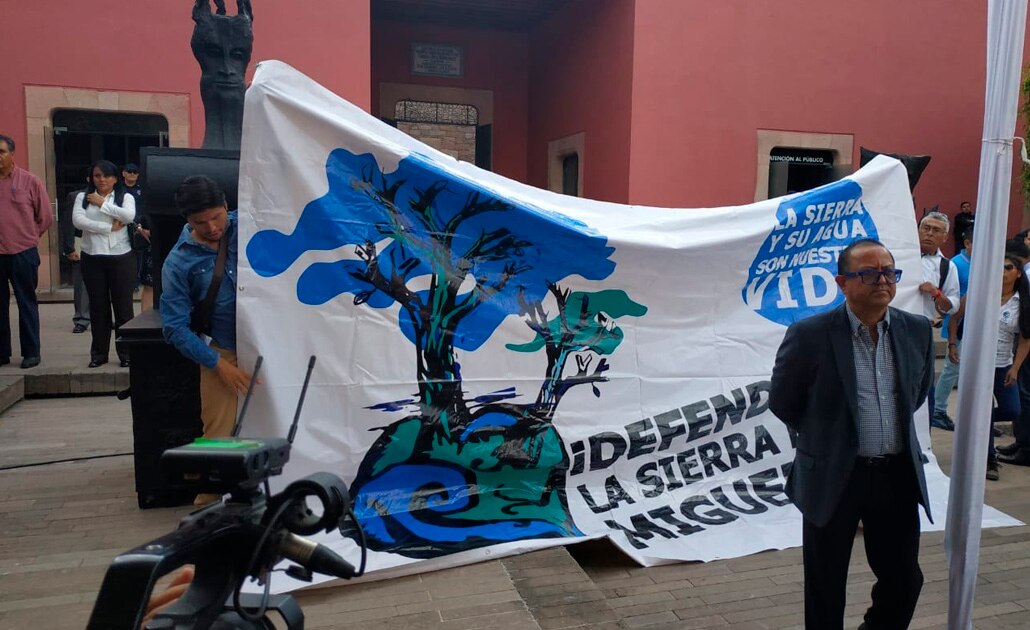 Manifestantes irrumpen evento para exigir protección de Sierra de San Miguelito