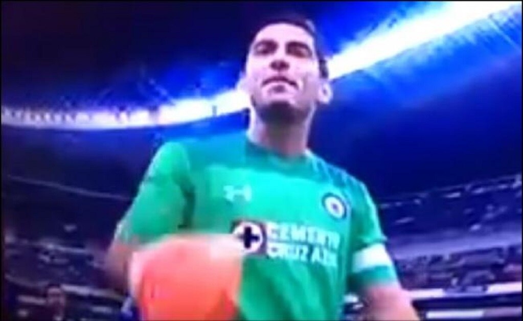 Jesús Corona agrede a camarógrafo