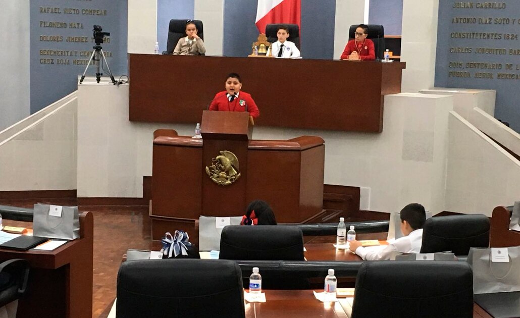 Participan niños y niñas en Parlamento Infantil