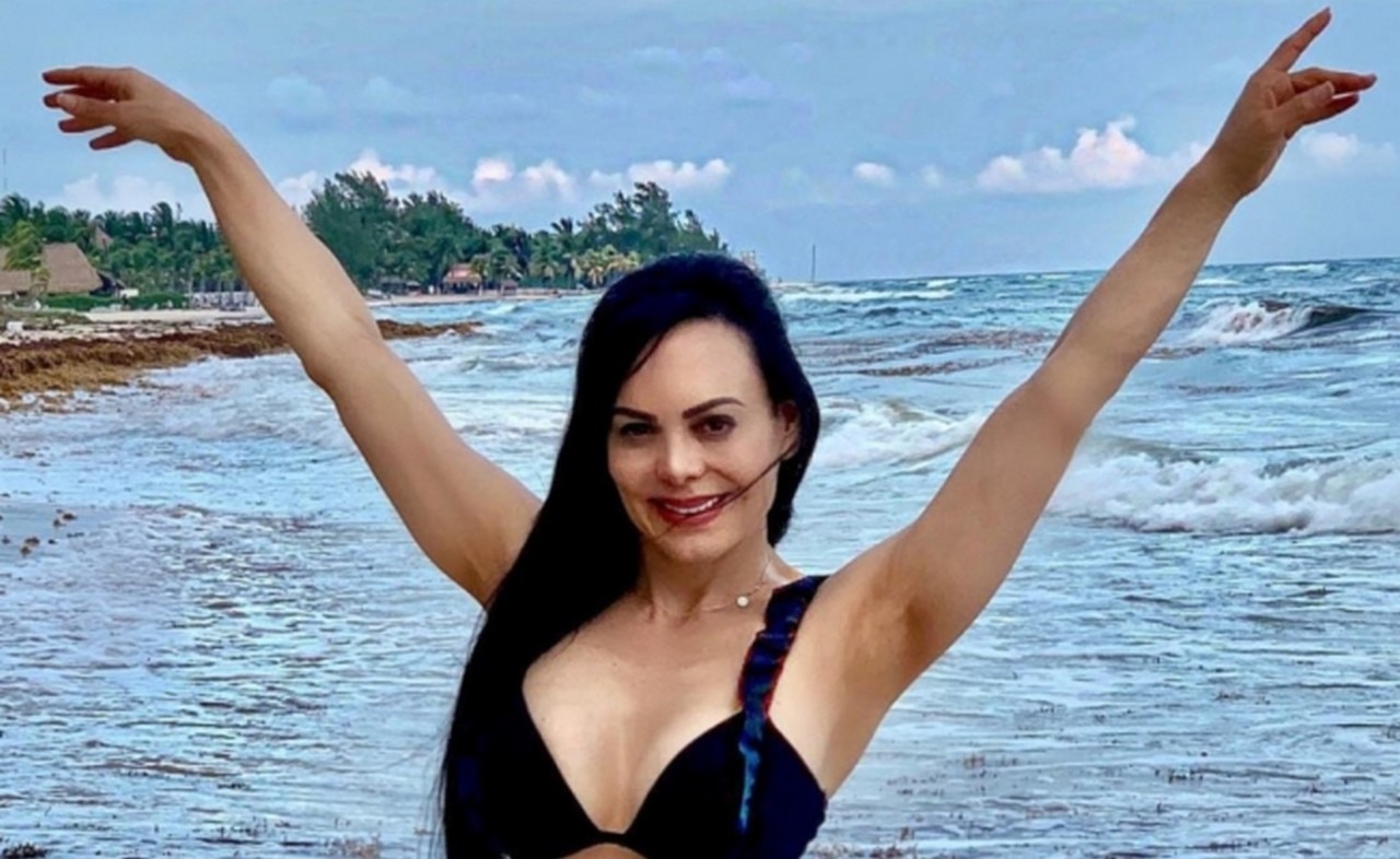  Maribel Guardia impacta con cuerpazo en Bikini