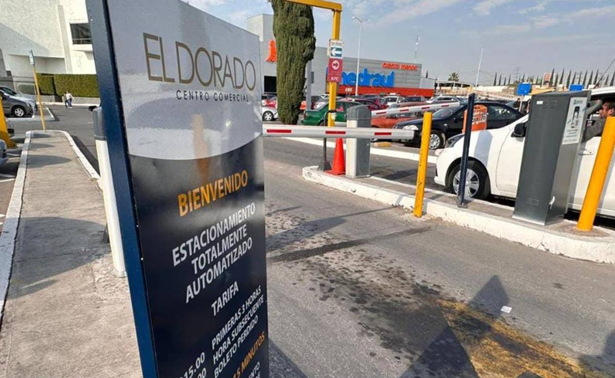 A un año de la prohibición, centros comerciales en SLP aún cobran estacionamiento