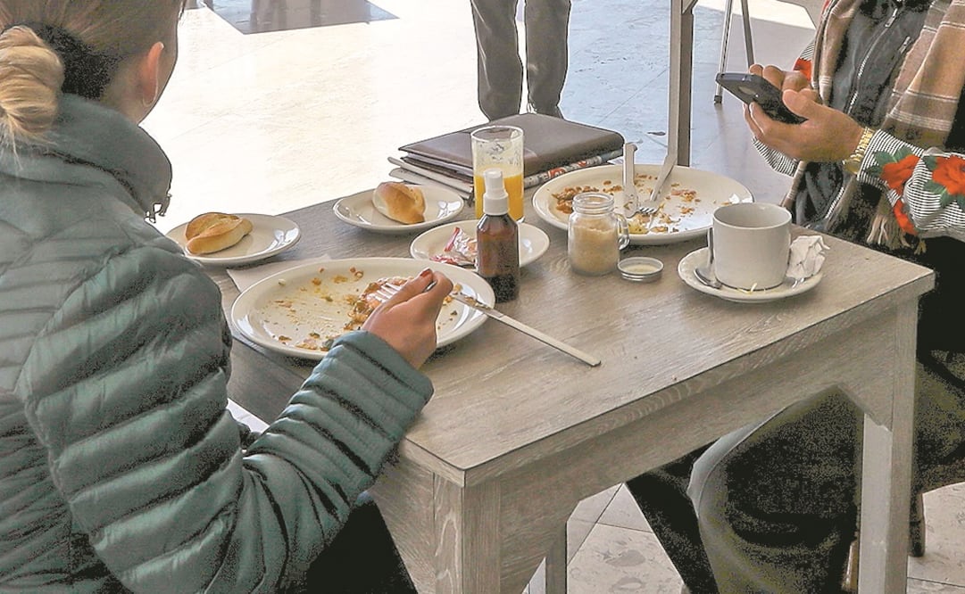 Este sábado se indicó que los restaurantes de la entidad potosina podrán abrir hasta las 22:00 horas, pero operando con un aforo del 40%. Foto: Archivo. EL UNIVERSAL