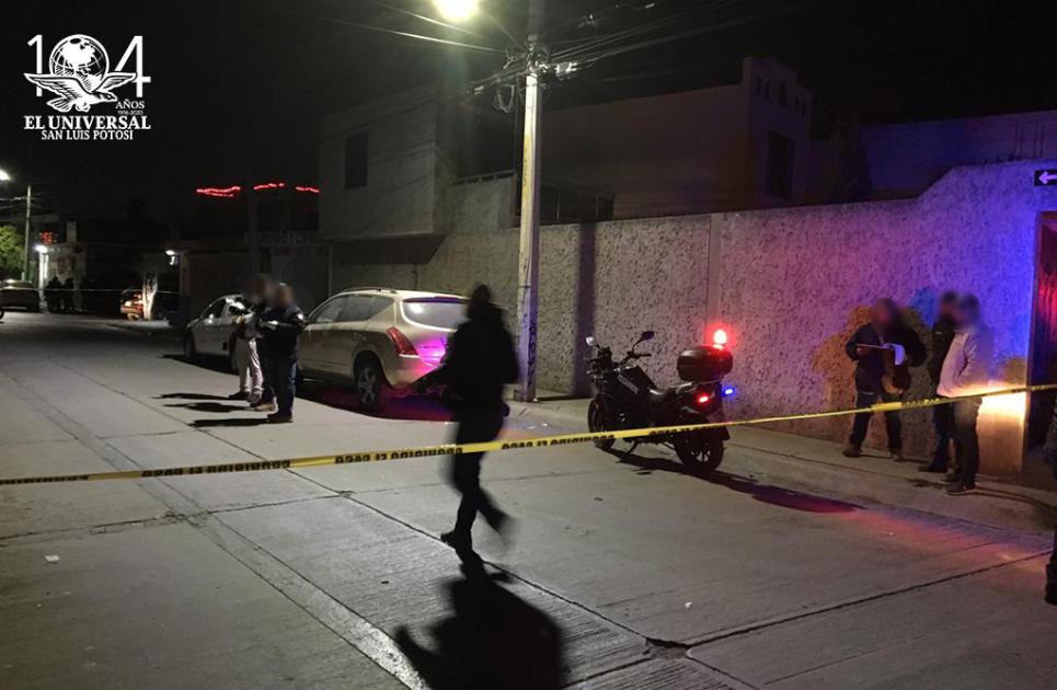 Ejecutan a joven afuera de un bar 