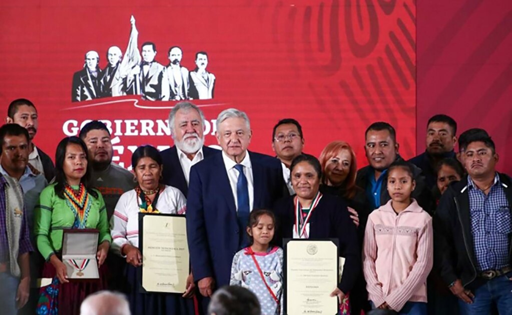 Entrega AMLO Premio Nacional de Derechos Humanos 2019