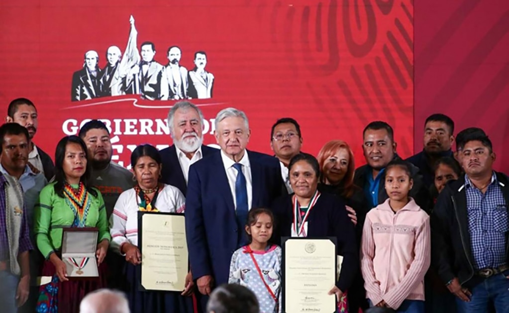 Entrega AMLO Premio Nacional de Derechos Humanos 2019