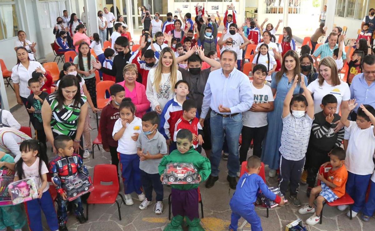 Para celebrar a la niñez, DIF entrega juguetes a más de 100 estudiantes de SLP. Foto: Especial