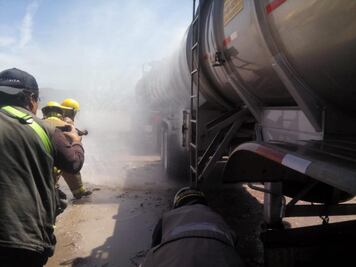 Realiza PEMEX simulacro en incendio de pipa