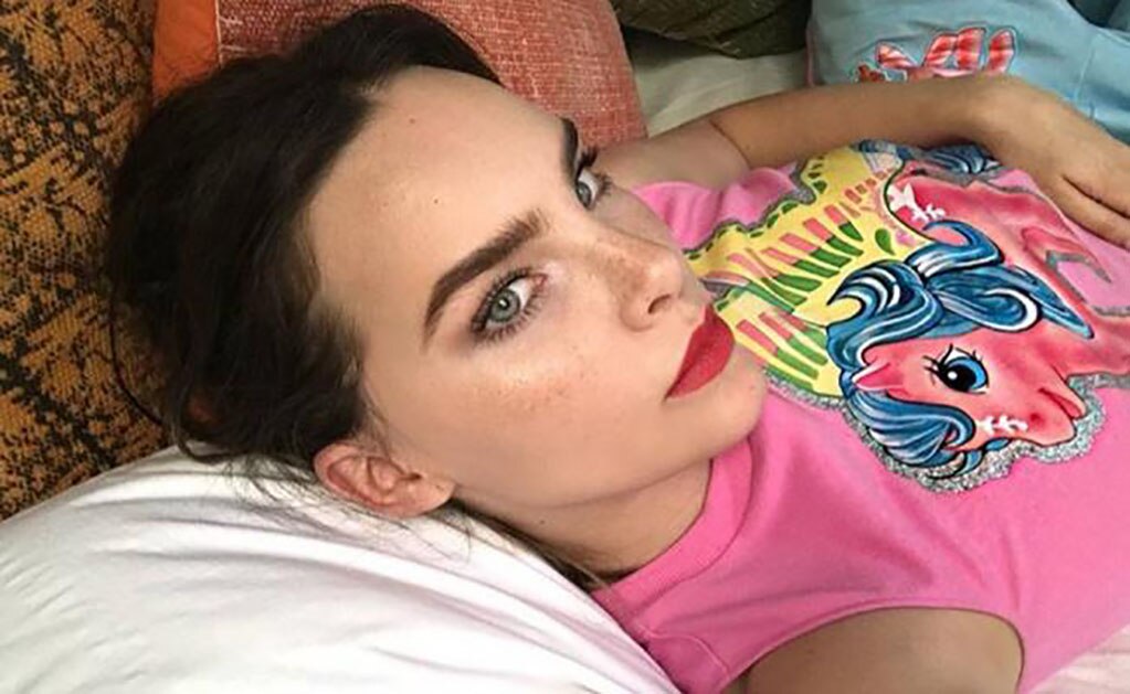 Belinda ensaya y toca la batería para el cierre de campaña de AMLO