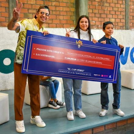 ¡Los sueños sí se cumplen! Capi Pérez dona un millón de pesos a jóvenes de SLP