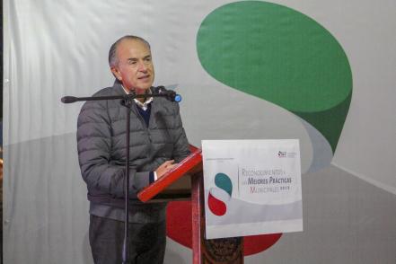 Gobernador de SLP entregó kits a tutores deportivos